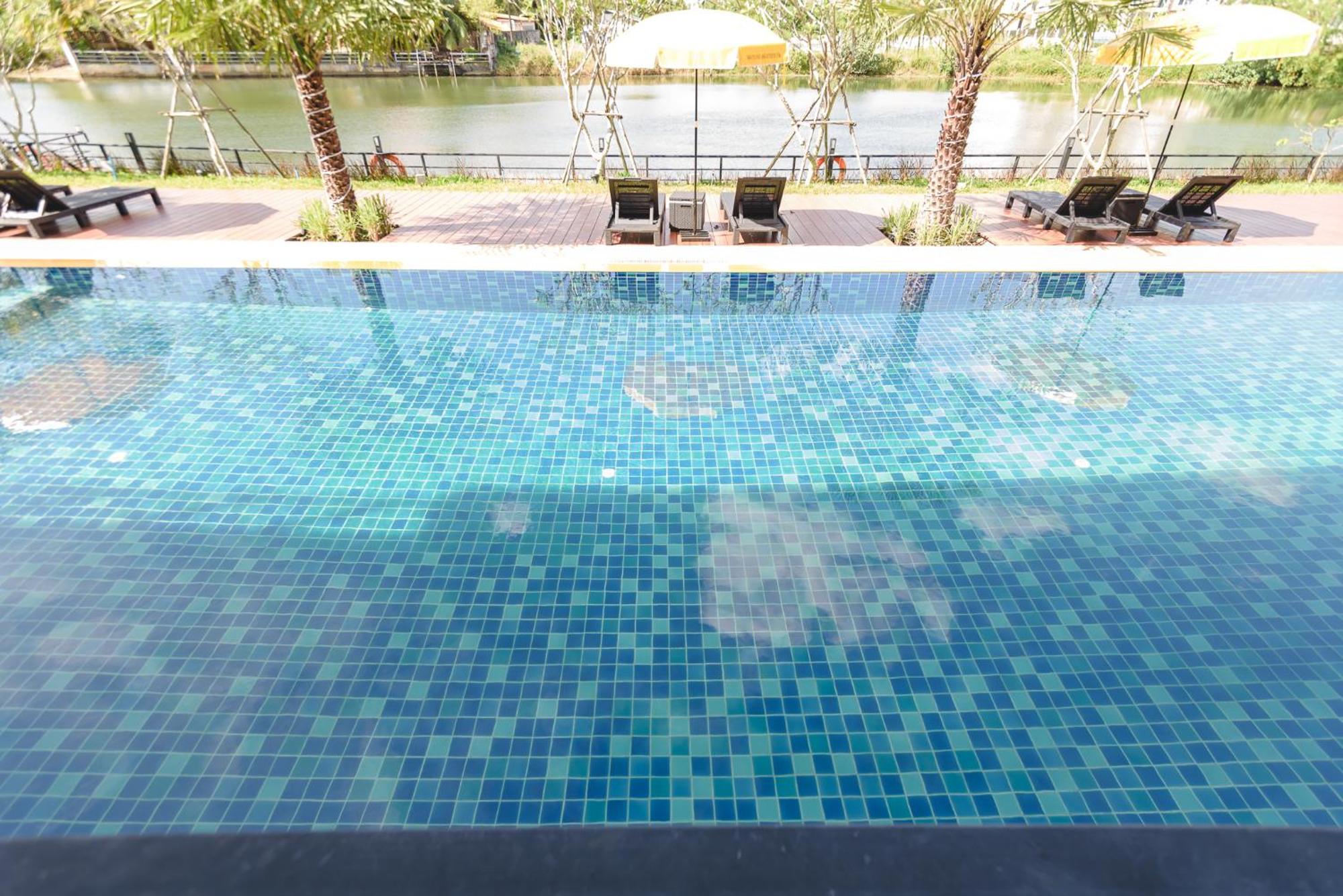 Phuengluang Riverside Hotel Chanthaburi Ngoại thất bức ảnh