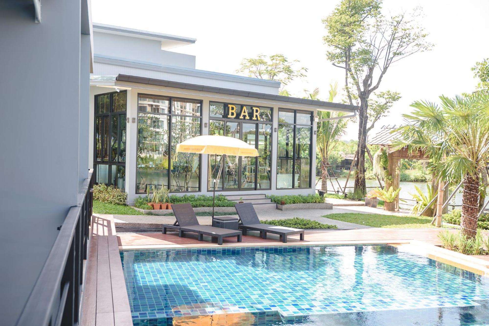 Phuengluang Riverside Hotel Chanthaburi Ngoại thất bức ảnh