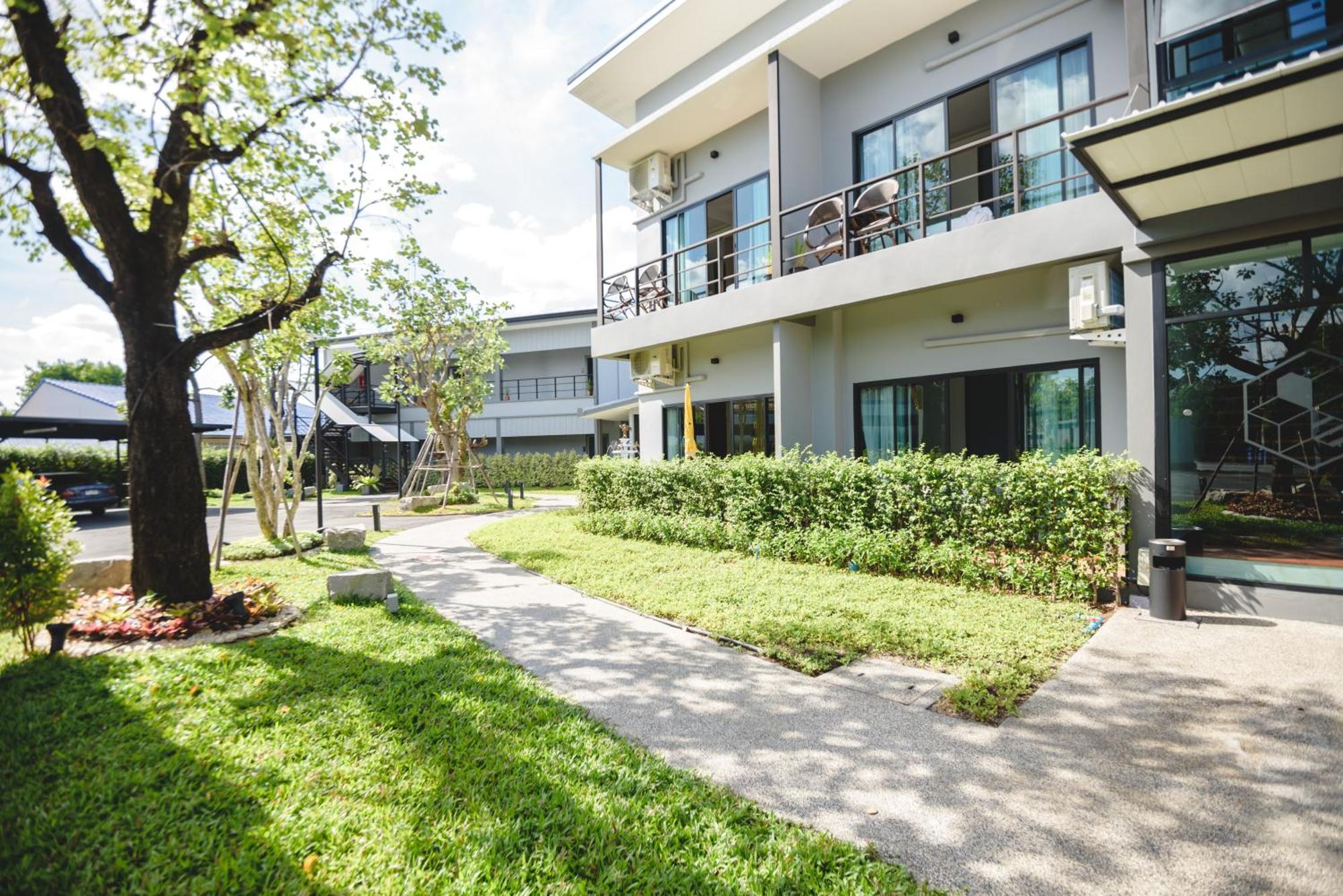 Phuengluang Riverside Hotel Chanthaburi Ngoại thất bức ảnh