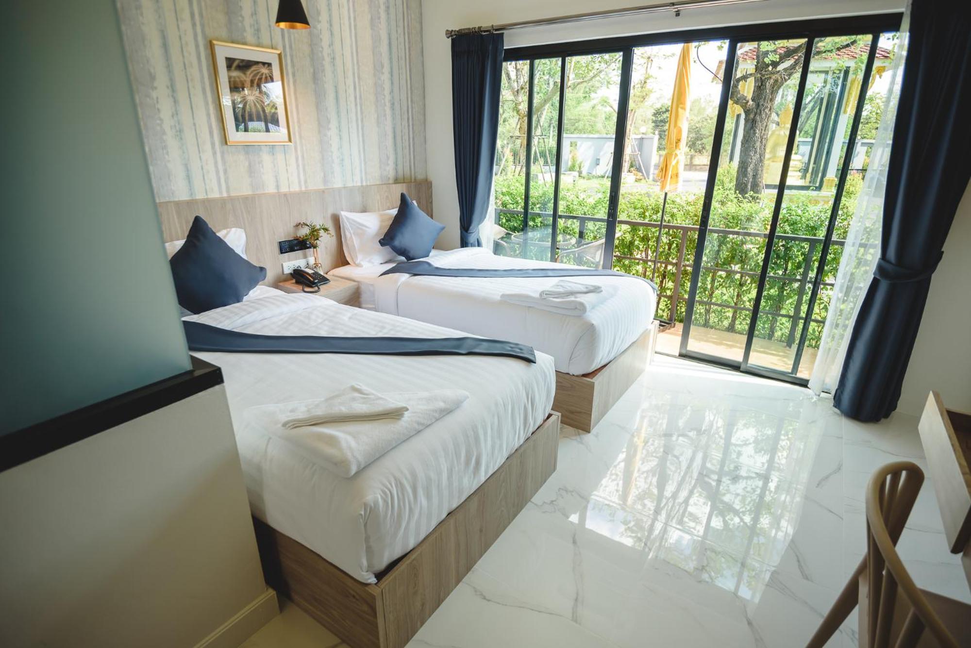 Phuengluang Riverside Hotel Chanthaburi Ngoại thất bức ảnh