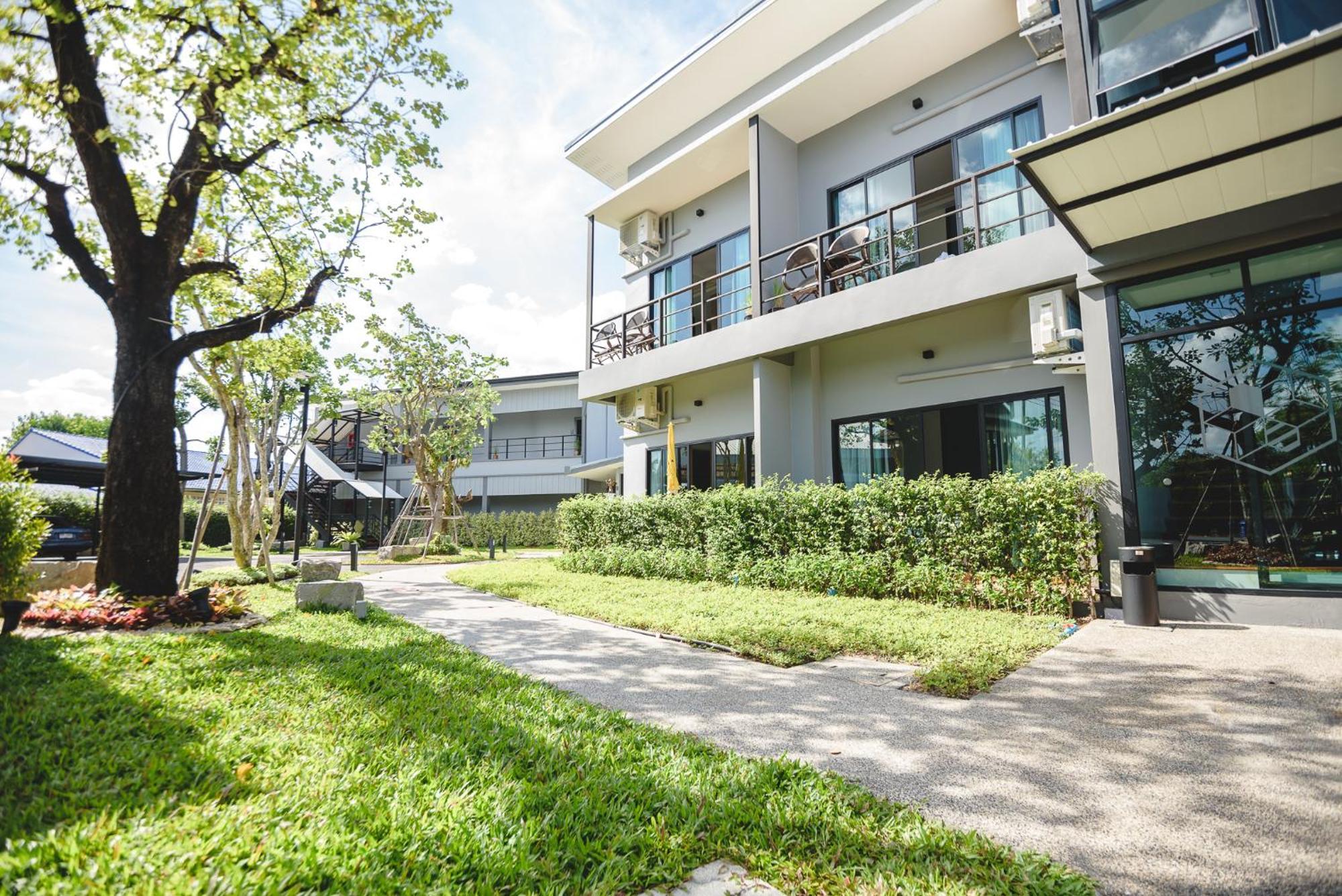 Phuengluang Riverside Hotel Chanthaburi Ngoại thất bức ảnh